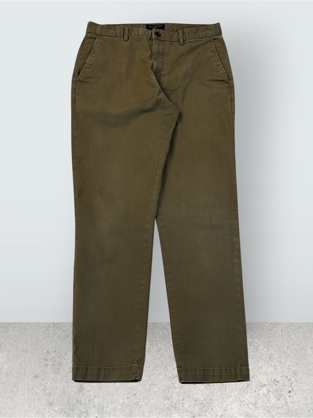 Banana Republic Men's Athletic Fit, Dark Olive Green Chinos Size 32x32
